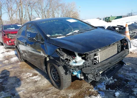 2018 Kia Forte Lx z USA, uszkodzony, nr VIN 3KPFK4A70JE229844